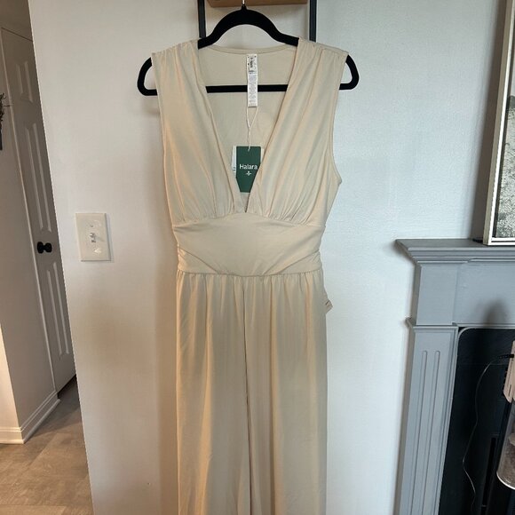 HALARA Sleeveless V Neck Ruched Jumpsuit - Picture 4 of 6